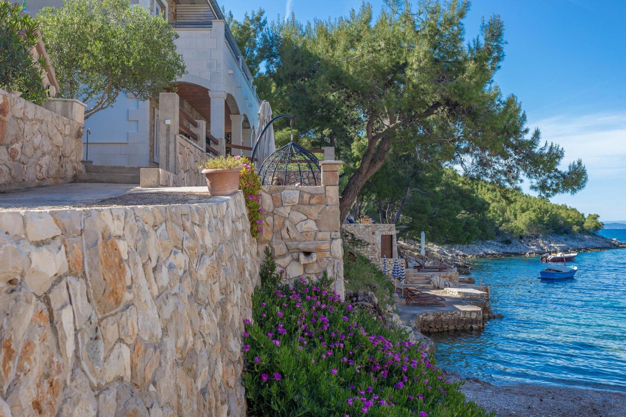 Apartments By The Sea Cove Zastupac, Hvar - 8761 ฮวาร์ ภายนอก รูปภาพ